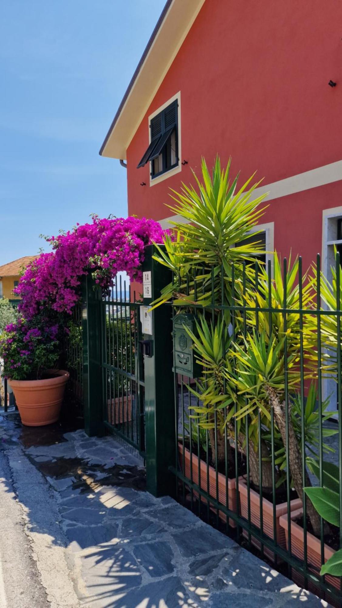 Villa Delle Rose Кьявари Экстерьер фото